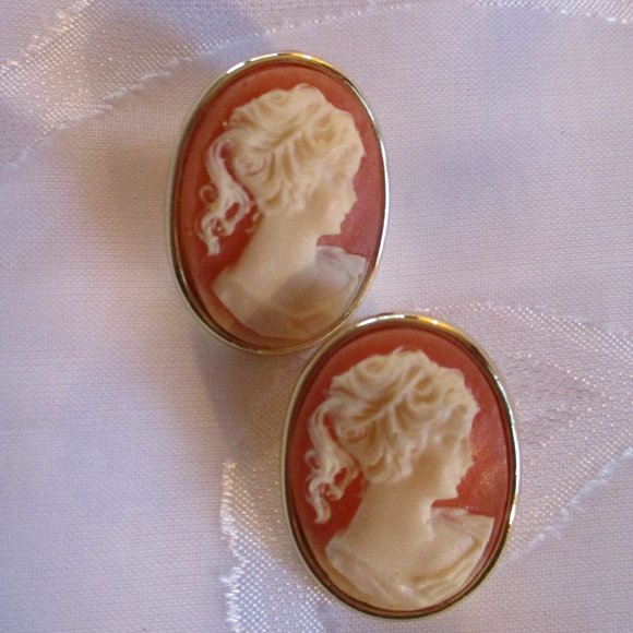 CAMEO PIN AND EARRINGS NWT - Picture 6 of 7